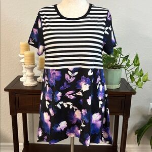 LulaRoe Melissa Sharkbite Tunic Top Mixed Print 1982